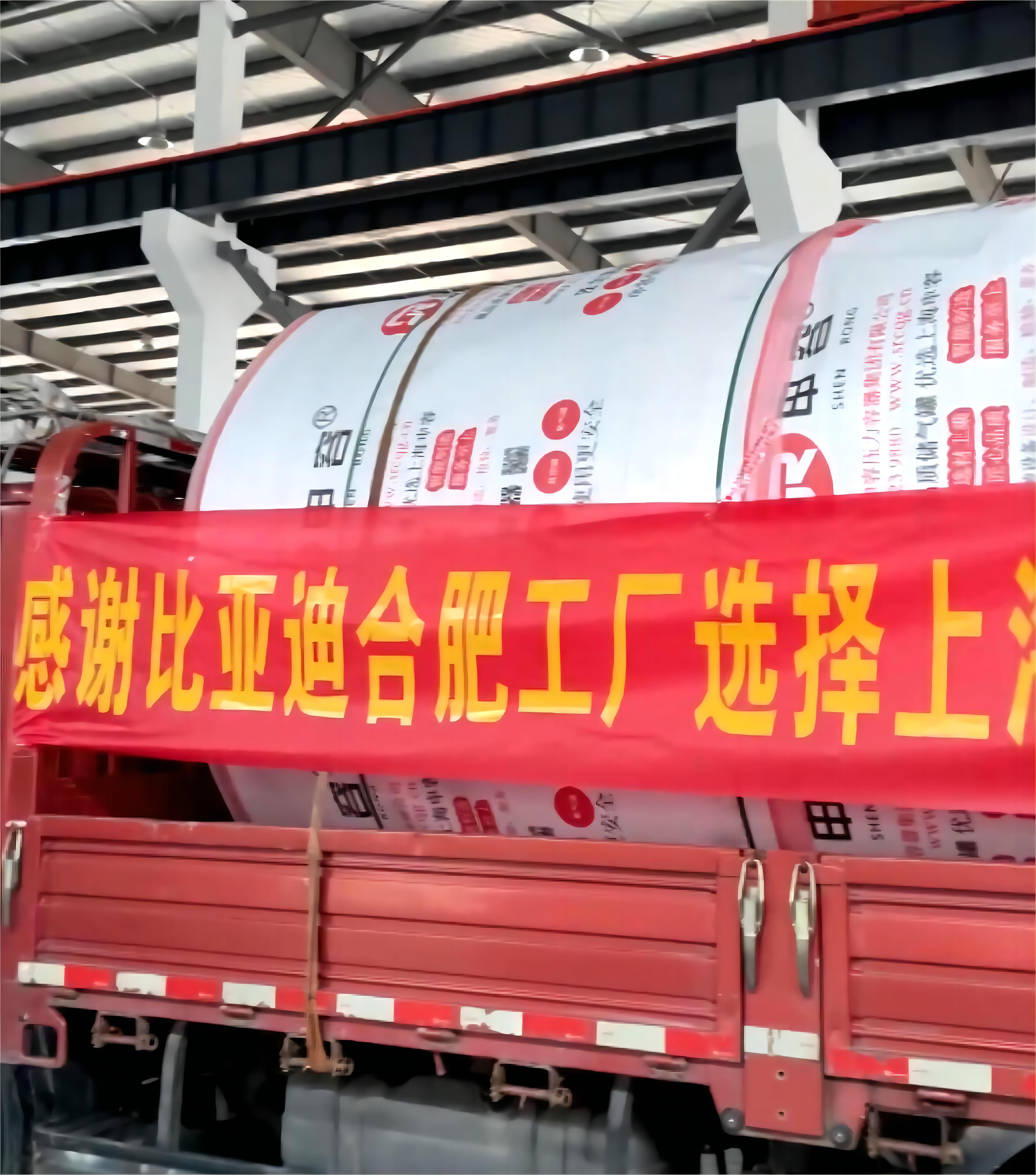 在采購新的儲氣罐時，您應(yīng)該注意以下幾個關(guān)鍵方面： 合規(guī)性 - 確保儲氣罐的設(shè)計、制造和檢驗(yàn)符合國家頒布的法律法規(guī)和安全技術(shù)規(guī)范，如GB 150《壓力容器》標(biāo)準(zhǔn)或者NB/T 47052等相關(guān)標(biāo)準(zhǔn)。 設(shè)計要求 - 根據(jù)您的需求選擇合適的設(shè)計壓力、容積和材質(zhì)。